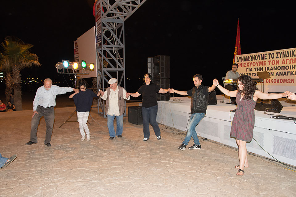 ...και συνεχίζεται με χορό