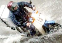 Με ευθύνη της κυβέρνησης να απαγορευτεί άμεσα η διανομή με μηχανάκι στις ακραίες καιρικές συνθήκες