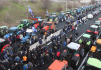 Όλοι οι εργαζόμενοι σε θέση μάχης δίπλα στους αγρότες!                                                                    Ο αγώνας τους είναι και δικός μας αγώνας!                                                                                          Να ικανοποιηθούν τώρα τα δίκαια αιτήματα τους!