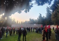 Δόξα και τιμή στους Αλύγιστους! – Μια επίσκεψη διαφορετική από τις άλλες στο Σκοπευτήριο της Καισαριανής